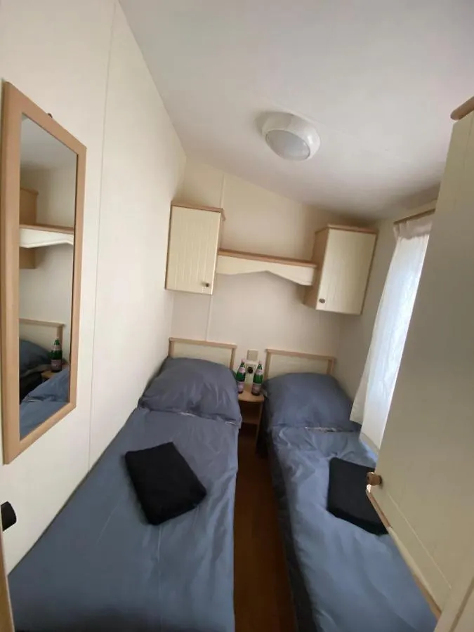 Blitz Blank Neue Messe Apartment Leipzig